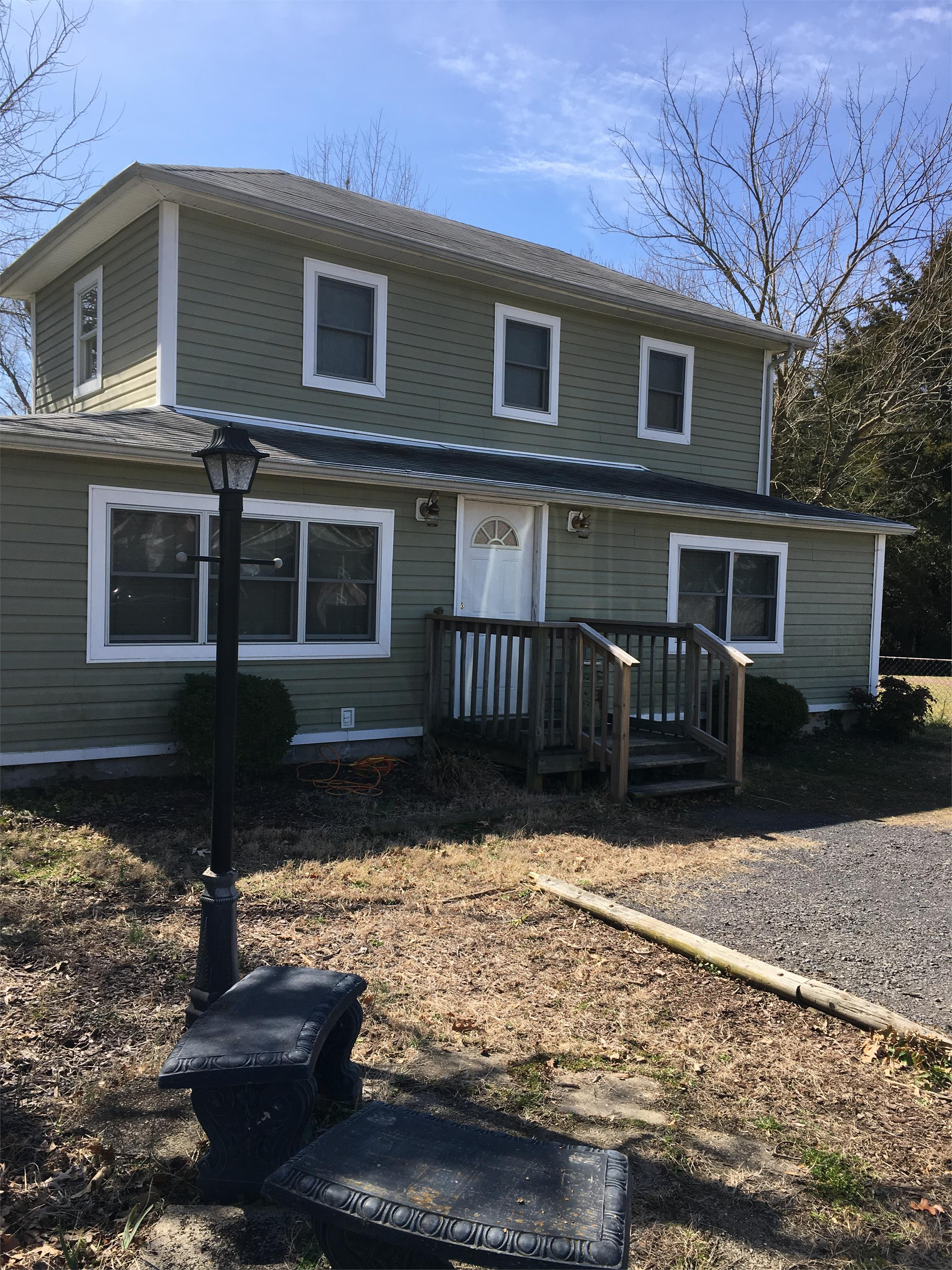 208 Colonial Ave